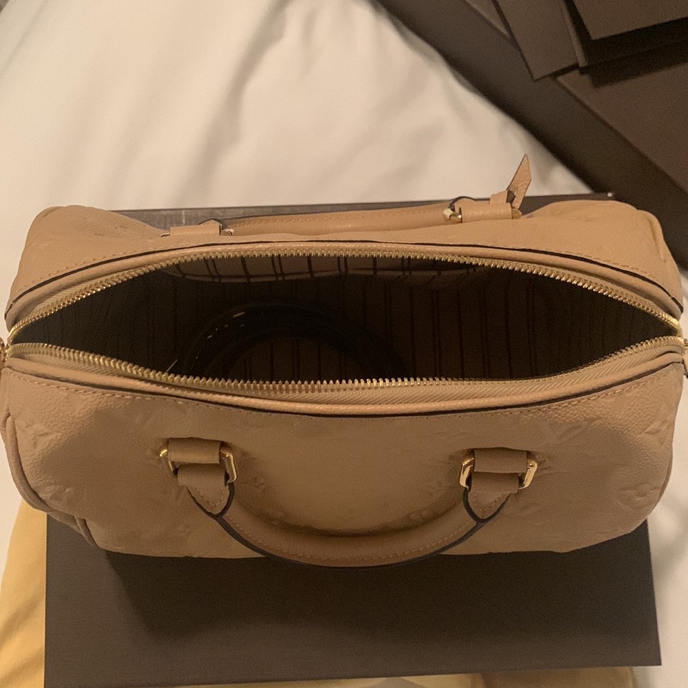 LOUIS VUITTON
Empreinte Speedy Bandouliere 25 Dune - Picture 5 of 8